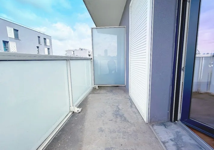 property A LOUER APPARTEMENT 3 PIECES . 70 m²