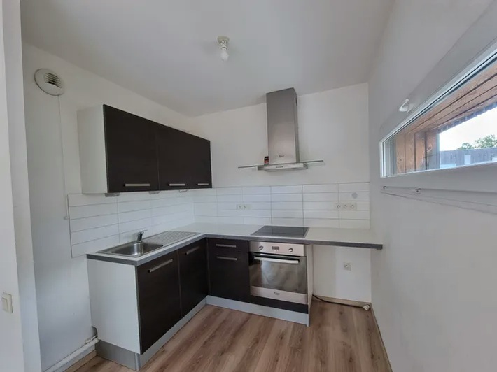 property F4 avec 2 parkings terasse prox metro et commerces
