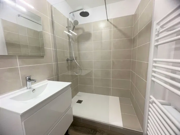 property Grand 3P de 68 m² + 2 balcons sans vis-à-vis (chauffage + eau compris)