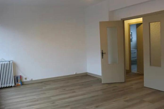 property Superbe F3 78 m2 Etat refait neuf plein centre Amiens 2 Ch