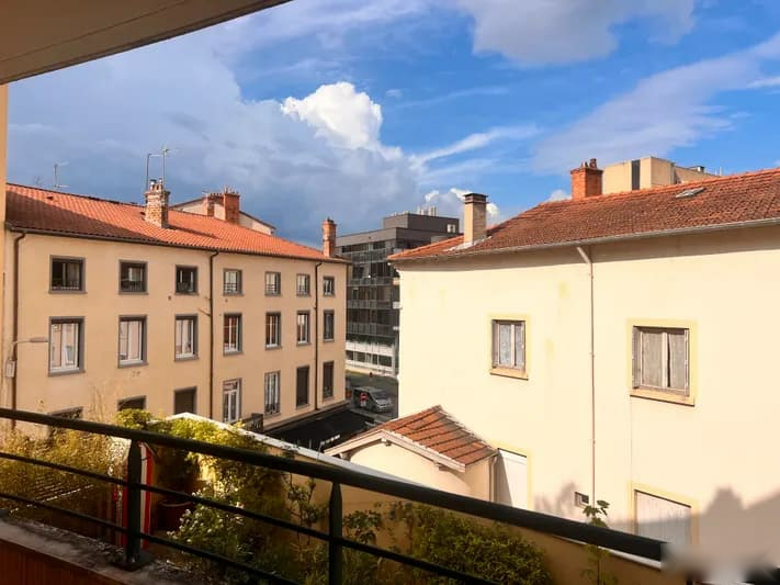 property Grand T4 lumineux avec balcon et garage